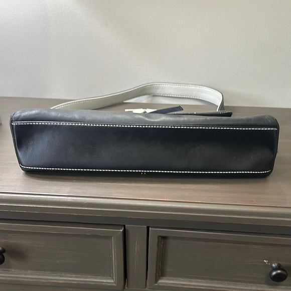 Rolf’s Vintage Black Leather Shoulder Bag with White Flower Accent - Picture 14 of 14